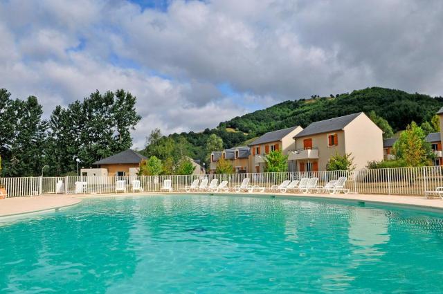 T3 la savane saint Geniez d'olt 2 piscines chauffées dans une charmante résidence de vacances