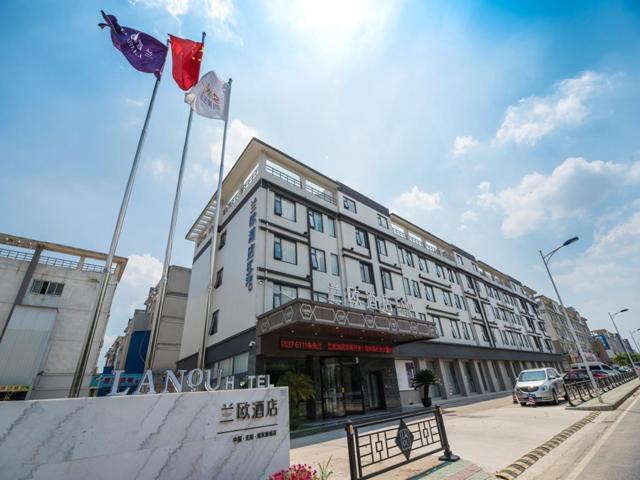 LanOu Hotel Wuxi Anzhen East High-Speed Railway Station