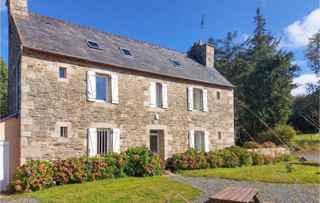 6 Bedroom Lovely Home In Tréguier