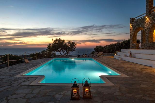 Platinum Paros Villa 4 Bedroom Villa Private Pool and Fantastic Sea Views Parikia