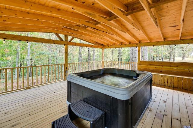 Mammoth Cave Cabin with Fire Pit - 3 Mi to Lake!