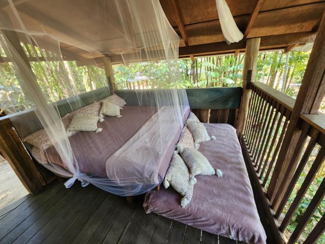 Creek Side Retreat Hut