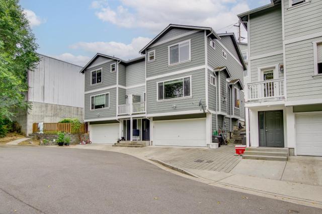 WFH-Friendly Townhome Rental Near Ferry in Everett