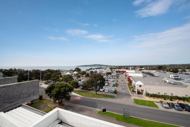 Ocean Blue Views in Central Dromana