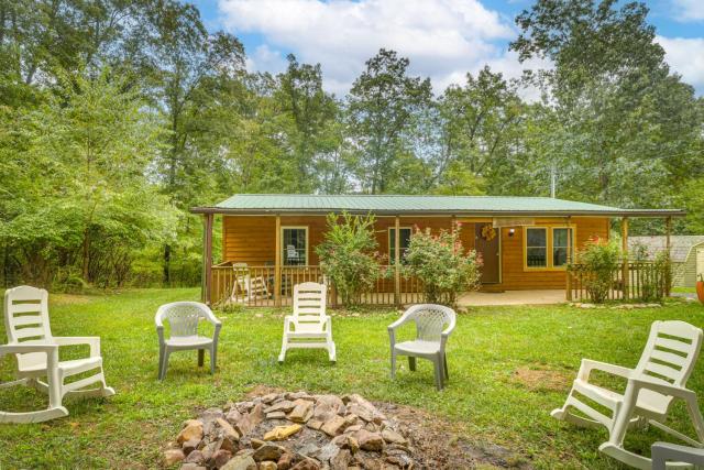 Cozy Virginia Escape with Deck, Grill and Fire Pit!