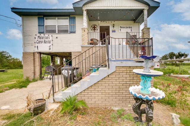 Walk to Bayou Lery St Bernard Home with Kayaks!