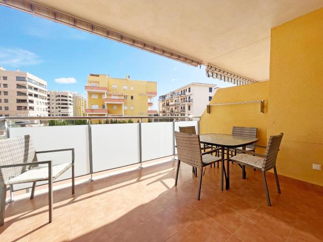 Global Properties, Piso practico, con terraza y piscina en la playa de Canet