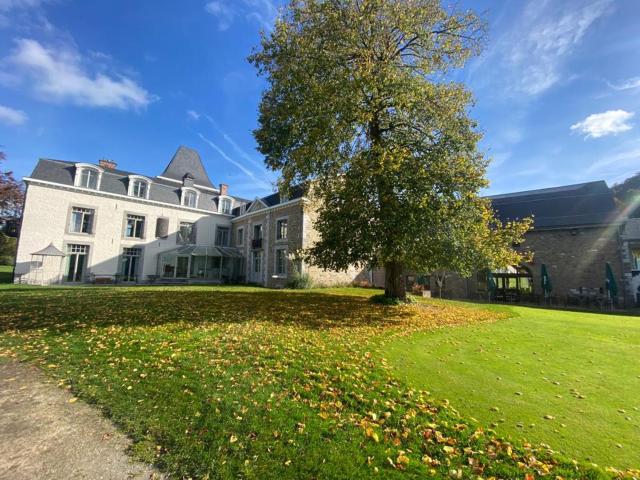 La chambre et le studio du château du golf de Bernalmont