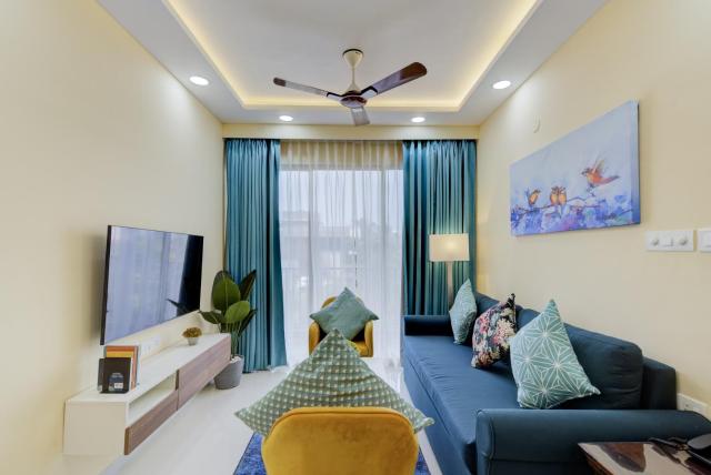 Luxe 2BHK 10min from GOI airport with Pool access