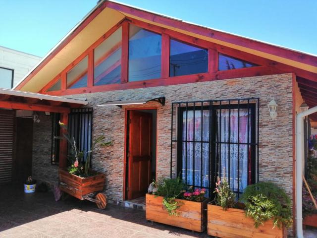 Casa en Pichilemu equipada para 9 personas a 10 minutos de playa Punta de Lobos