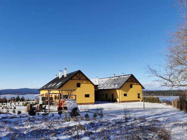 Apartmán s terasou a výhledem na jezero Lipno