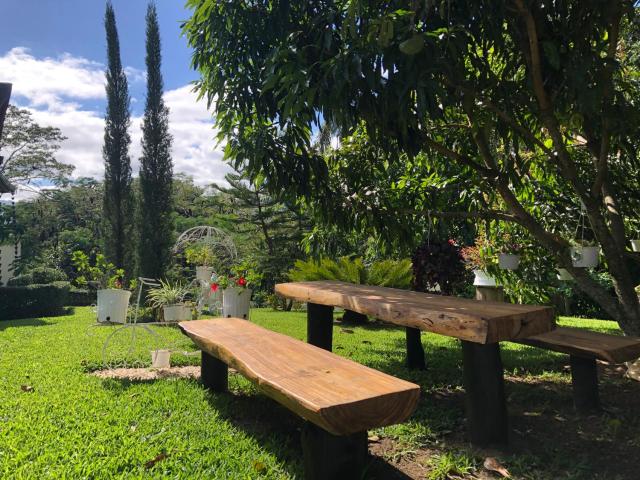 Rancho Jacob By Hospedify Preciosa Villa campestre con un amplio patio hermoso jardín cómodo gazebo y piscina