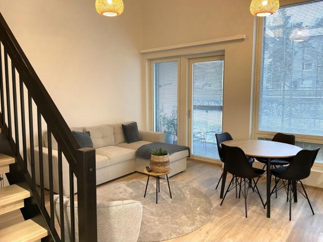 High-ceilinged apartment with balcony