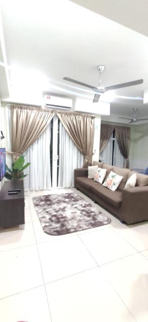 DPerdana -Dinies pool,wifi, centre of Kota Bharu, 4-5 pax