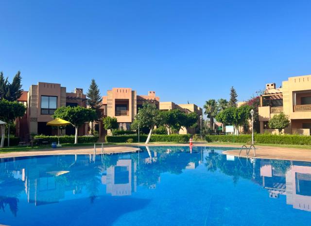 Luminous apartment with pool view