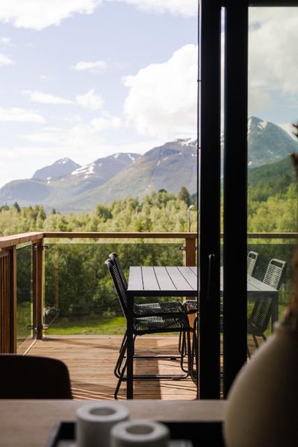 Scenic Nordic Retreat - Luxurious Apartment with Private Sauna and Panoramic Mountain Views