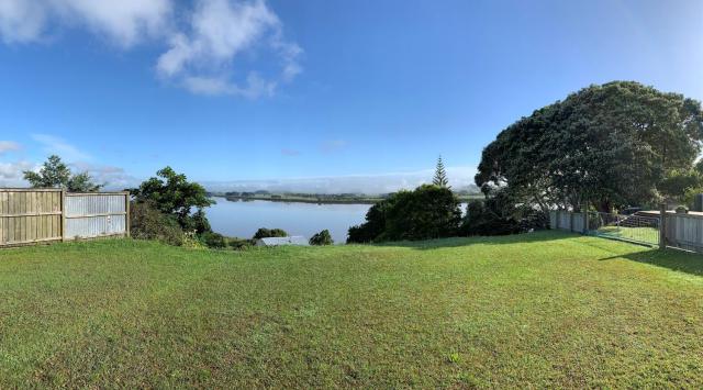 Peaceful Riverfront cottage in small northland town