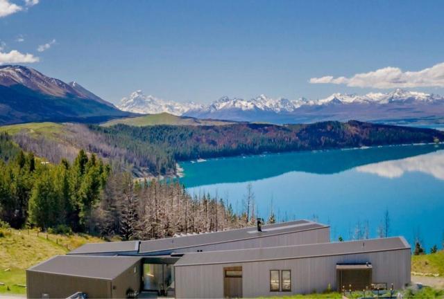 Kārearea Lakehouse at Lake Pukaki