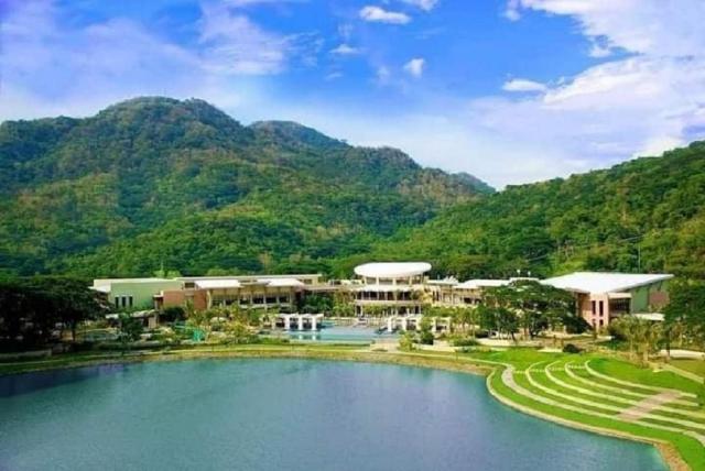 Pico De Loro Hamilo Coast beach and Country Club - Myna B One Bedroom