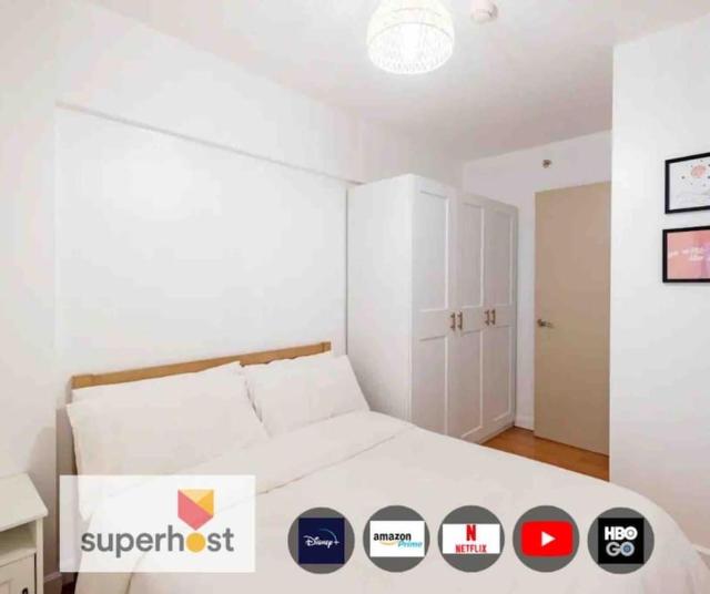 Bohemian Inspired 2 Bedroom Inspired Condo with Fast WIFI Near BGC