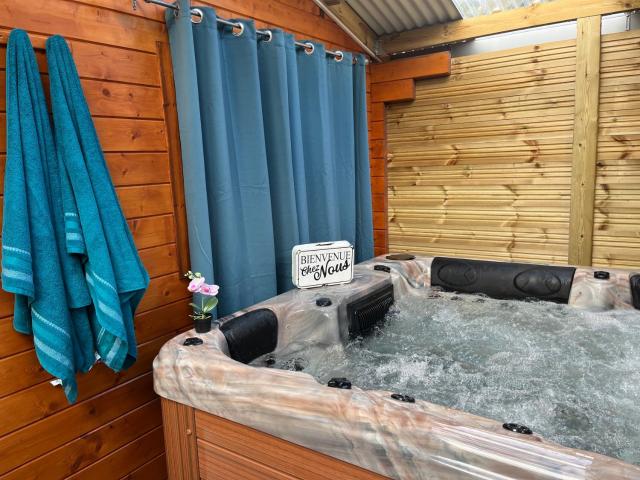 Les Chalets de Marie & Stéph - Jacuzzi SPA privatif sans vis à vis , vue mer