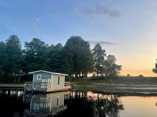 Husbåt i småländsk idyll