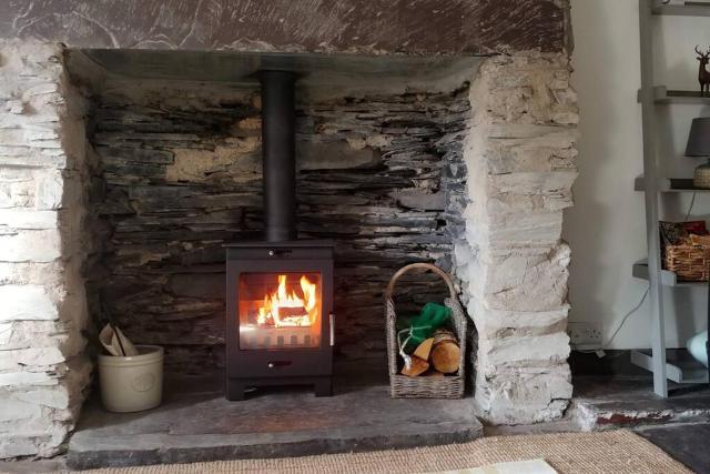 Cosy Cottage, 5 miles from Snowdon Base Camp with Log Burner and Mountain Views