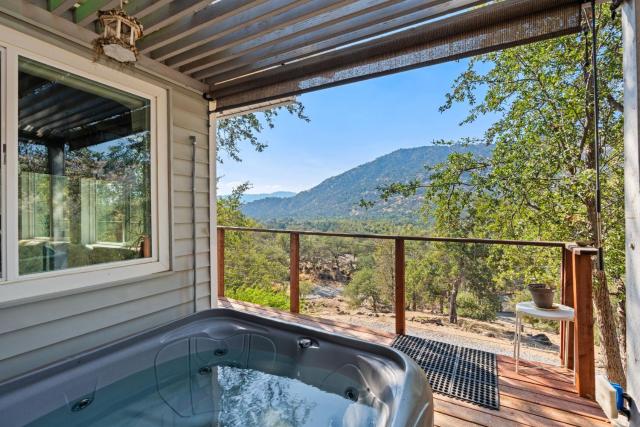 Views, Hot Tub, Outdoor Shower, 15m from Sequoia