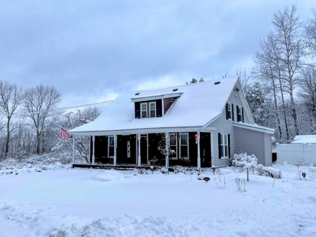 16LV Beautifully decorated country home 20 minutes from Bretton Woods, Cannon and Franconia Notch!