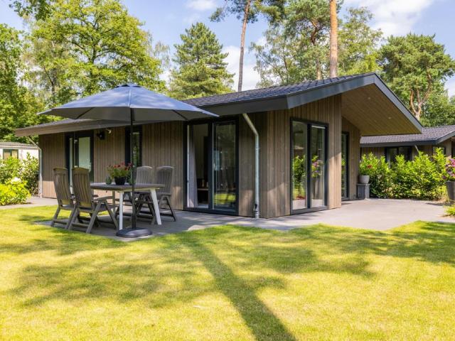 Beautiful lodge with a nice terrace in Brabant