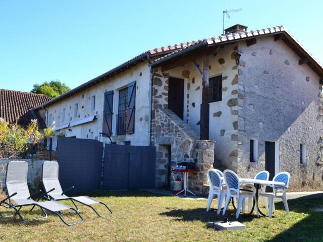 Gîte chaleureux en pleine nature avec jardin privé, proche de Confolens, animaux acceptés - FR-1-653-23