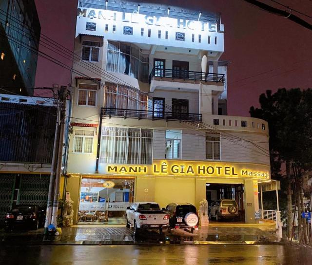 MẠNH LÊ GIA HOTEL