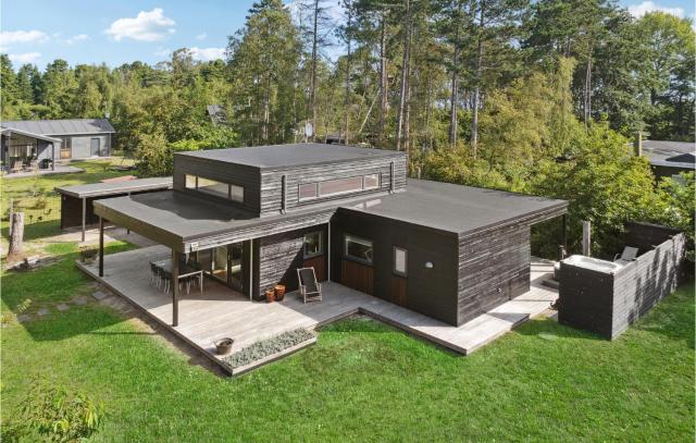 Awesome Home In Væggerløse With Kitchen