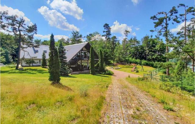 9 Bedroom Amazing Home In Klodno