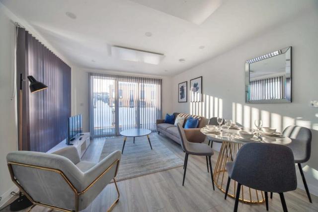 Contemporary 2 Bedroom Apartment in Ashford