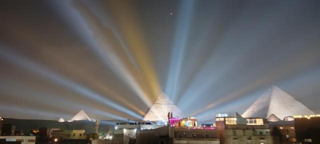 desert pyramids view inn