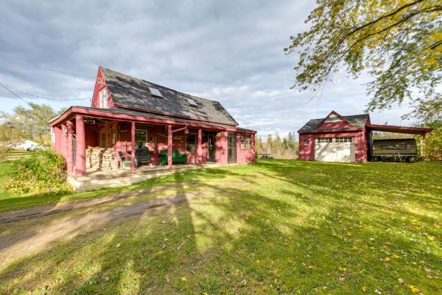 Peaceful Oakfield Cabin on Mattawamkeag River!