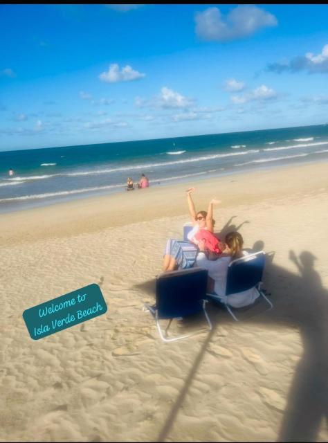 Isla Verde frente a la playa y Piscina, Céntrico y Accesible