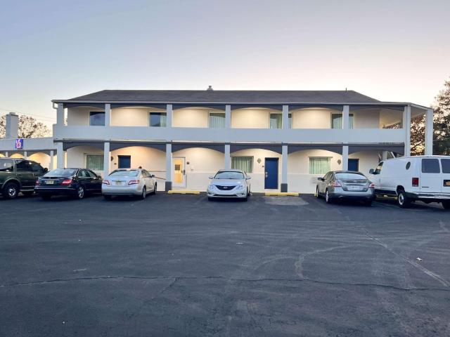 Motel 6 Williamstown