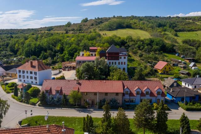 Hotel Adina Kurdějov - Bed and Breakfast