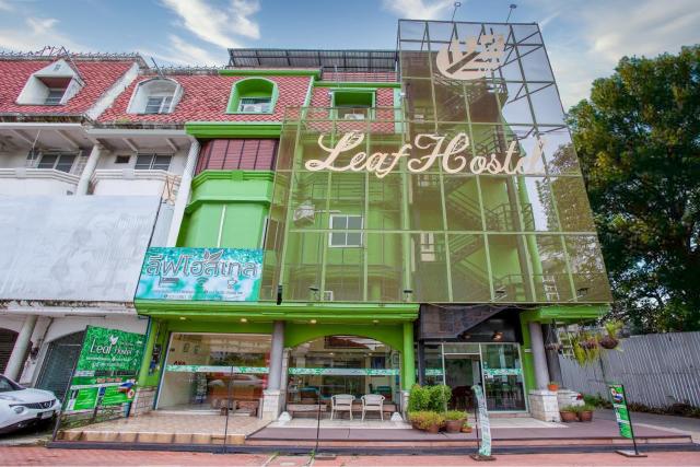 OYO 928 Leaf Hostel