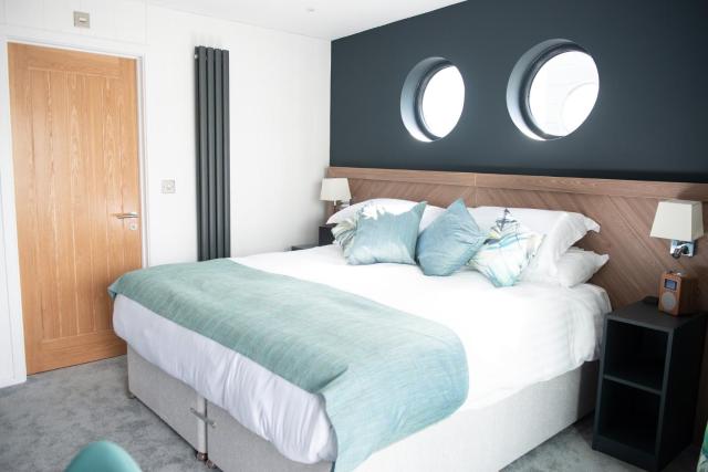 Rooms at Penarth Marina