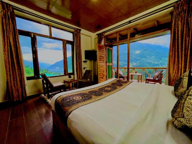 Bentenwood Resort - A Beutiful Scenic Mountain & River View