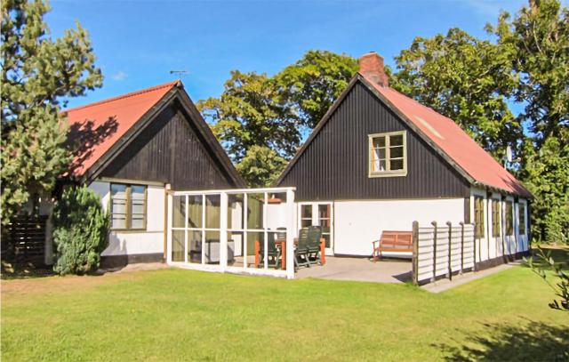 Beautiful Home In Aakirkeby With Wifi