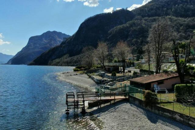 Como Lakeside Cottage - Petfriendly with private garden and access to the lake