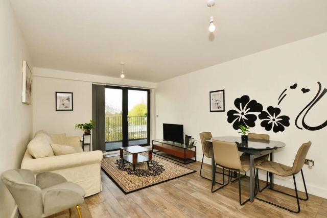 Contemporary 2 bedroom apartment - Ashford