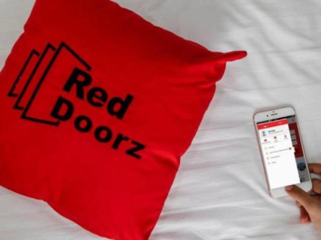 RedDoorz Plus At Ampera Raya