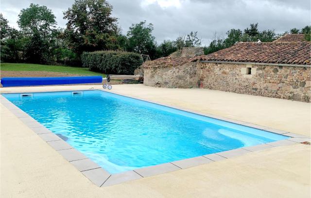 Nice Home In Argenton Leglise