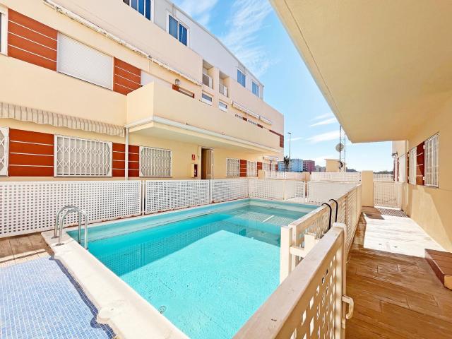 Global Properties, Practico apartamento con piscina en la playa de Canet