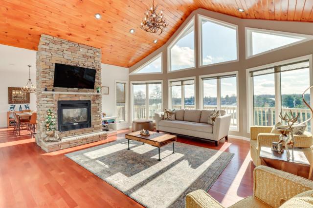 Spacious Long Pond Home with Deck and Lake View!